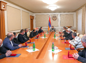 Президент Арцаха Арутюнян наградил группу членов СБС