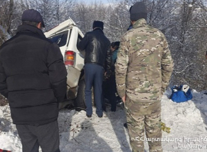 Երևան-Սևան ավտոճանապարհին  ավտոմեքենան դուրս է եկել ճանապարհի երթևեկելի հատվածից և բախվել ծառին