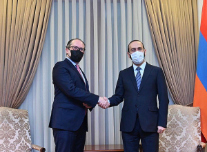 Состоялась частная беседа Арарата Мирзояна и министра иностранных дел Австрии Александра Шалленберга