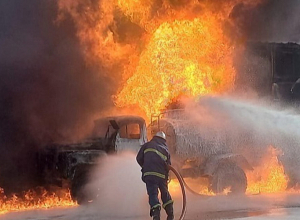 Այրվում է ավտոմեքենա, կա տուժած, 6 մարտական հաշվարկ է մեկնել դեպքի վայր (լուսանկարներ)