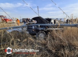 Բախվել են հարսանիքի մեկնող UAZ-ն ու Mercedes-ը. 3 երեխա վիրավոր է