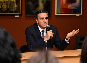 Արման Թաթոյանն այցելել է Փ. Թերլեմեզյանի անվան գեղարվեստի պետական քոլեջ