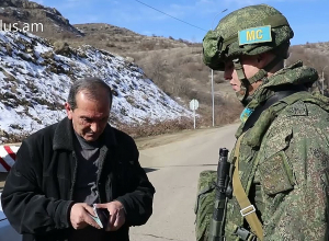 Миротворцы обеспечили безопасный въезд более 2,5 тыс. автомобилей и около 6 тыс. человек в НК