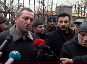 Այնտեղ նստած՝ մի մեշոկ փող է ստանում, բայց չի ապրում մեր հոգեվիճակով․ արցախցիները պահանջում են նախարարի հրաժարականը