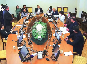 Я тоже раздобуду герб по вашему примеру: Владимир Варданян — Агвану Варданяну