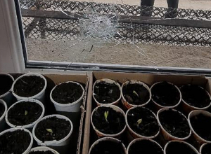 Ադրբեջանցիների արձակած գնդակներից մեկը խոցել է Արցախի բնակչի տան պատուհանը և թափանցել հյուրասենյակ․ ԱՀ դատախազություն