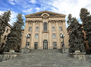 Մի շարք ՀԿ-ներ պահանջում են ԱԺ Էթիկայի հանձնաժողովում քննել Ալեն Սիմոնյանի վարքագիծը