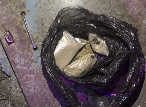 Обнаружение наркотиков в особо крупных размерах и огнестрельного оружия: Полиция Эребуни раскрыла преступление