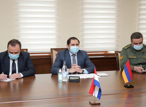 Министр обороны РА принял посла Королевства Нидерландов