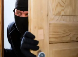 Շենգավիթում երիտասարդը նռնակով մտել է վարկային կազմակերպության գրասենյակ ու գումար պահանջել