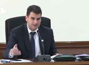 Водитель получает зарплату 270 тысяч, ребята, стоящие на границе - от 120 до 150 тысяч ․․․ и пусть не жалуются