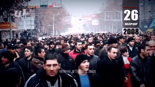 Օրացույց․ 26-ը փետրվարի․  Հանրահավաքին բերված տասնյակ հազարավոր մարդիկ հենց հանրահավաքի ընթացքում շարժվում են Ազատության հրապարակ