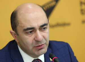 Պատերազմում փլավ չեն բաժանում, տուժելու են բոլորը․ աղոթեք․ Էդմոն Մարուքյան