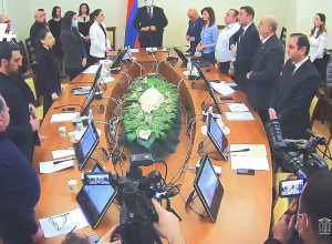 Պատգամավորները 1 րոպե լռությամբ հարգեցին Սումգայիթի զոհերի հիշատակը