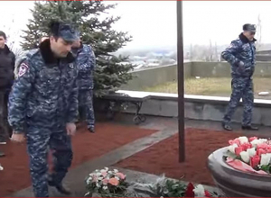 Церемонии поминовения у могил сотрудников полиции, погибших 1 марта