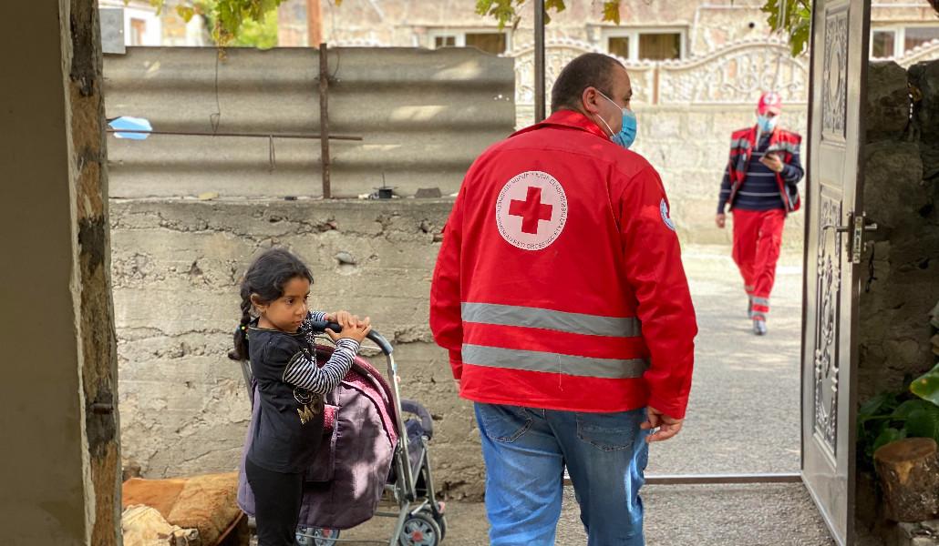 Կանխիկ աջակցություն տեղահանված անձնանց