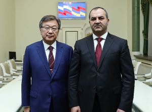 В Армению прибыл главный военный прокурор РФ Валерий Петров