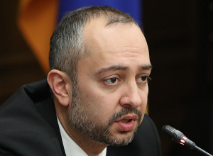 «Вопрос в том, требует ли российская сторона от азербайджанской стороны возвращения на исходные позиции»: Агаджанян