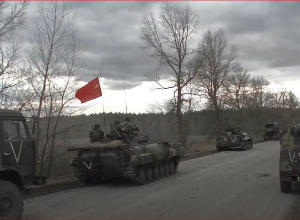 Российские танки с флагами СССР идут на Киев