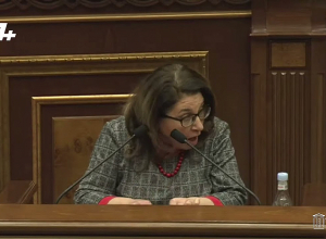 Госпожа Нанушян, Вы не тот человек, который имеет право оценивать уровень нашего стремления к работе