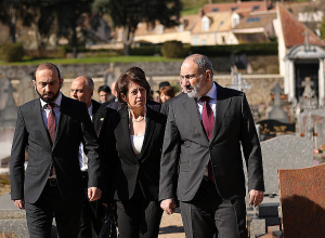 Никол Пашинян почтил память Шарля Азнавура