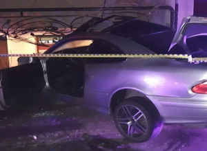 «Mercedes-Benz»-ը դուրս է եկել ճանապարհի երթևեկելի հատվածից և բախվել  տներից մեկին