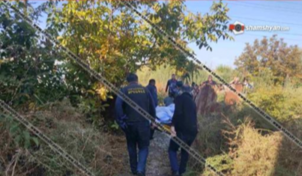 4b83142efa3f36941b8760cf72ecd569