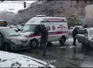 Карета Скорой помощи стала причиной автомобильной аварии