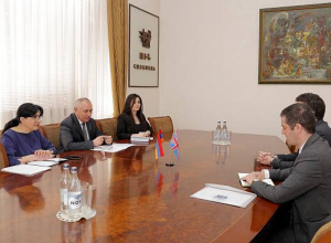 ՀՀ ԱԻ նախարարն ընդունել է Հայաստանում Միացյալ Թագավորության դեսպան  Ջոն Գալագերին
