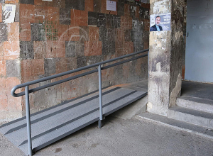 Թեքահարթակներ՝ Աջափնյակի 10 շենքերում