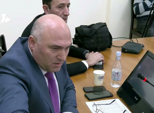 3000-ից ավել մեքենա այս պահին Լարսում կանգնած է