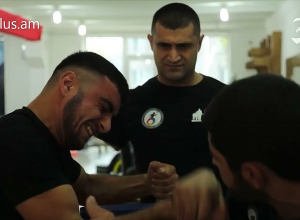 Հակառակորդի հրետակոծության տակ խրամատ են փորփլ, բազմաթիվ ականներից միայն մեկն է ընկնում․․