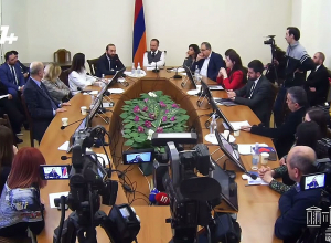 Замолчите? Спор между Араратом Мирзояном и Арменом Рустамяном