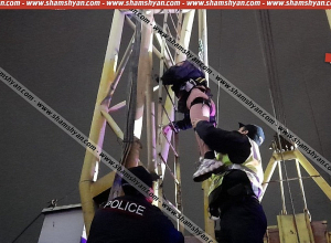 Երիտասարդ աղջիկը Ռոսիա մոլի մոտ բարձրացել է վերամբարձ կռունկի վրա․ shamshyan.com