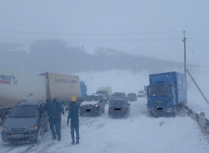 Փրկարարներն արգելափակումից դուրս են բերել 80 ավտոմեքենա