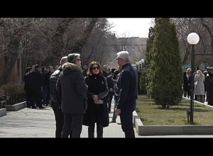 Սերժ Սարգսյանն ու ՀՀԿ անդամները հարգանքի տուրք են մատուցում Անդրանիկ Մարգարյանի հիշատակին․ ՈՒՂԻՂ