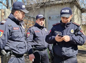 Պարեկները, կոտրելով մեքենայի ապակին, անգիտակից տղամարդուն դուրս են բերել սրահից