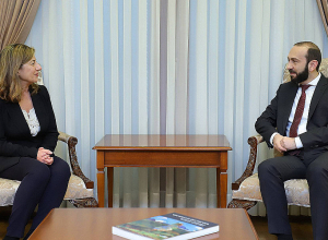 Мирзоян представил Бомбергер ситуацию, сложившуюся вследствие вторжения Азербайджана в село Парух