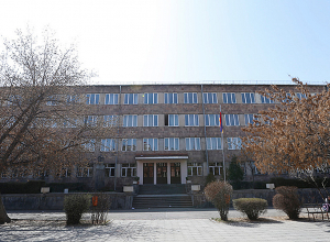 Мэрия об организации обучения школьников, приехавших в РА