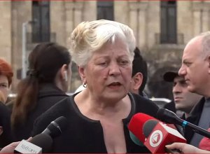 Ազատամարտիկների կանայք, մայրերն ու քույրերը կառավարության դիմաց ակցիա են անում. Ուղիղ