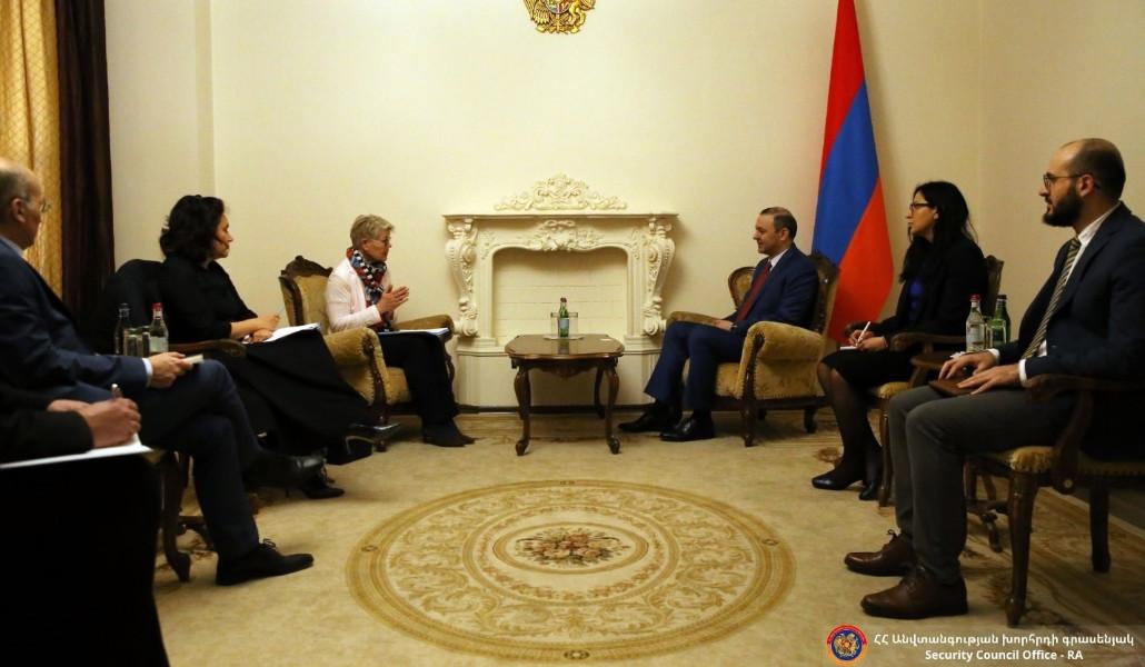 58FAB2E8-D5C0-4D4E-86ED-0BE23B5A3A8A