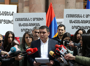 Мы не ограничимся мирными действиями: Менуа Согомонян