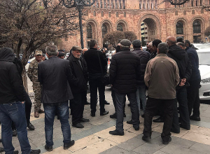 «Ինչ որ կազմակերպություն,  իրա բիզնեսն է դնում և ընդհանուր գյուղին փաստի առաջ է կանգնեցնում»․ Եղիպատրուշ համայնքի բնակիչները կառավարության դիմաց են