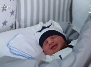 Բերեցինք տուն, քնած էր. էդ պահին աչքերը բացեց, նայեց ուղիղ զոհված եղբոր նկարին ու նորից քնեց