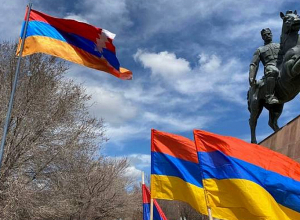 Գյումրիում տեղադրվեց Արցախի Հանրապետության դրոշը