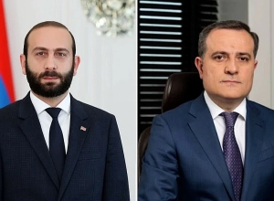 Арарат Мирзоян провёл телефонный разговор с главой МИД Азербайджана Джейхуном Байрамовым