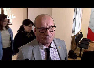 70 процентов тех, кто устанавливает флаг, даже не держали в руках автомата и сбежали: Акоп Асланян