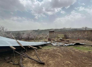 ՀՀ մարզերում և Երևանի տարբեր վարչական շրջաններում քամու հետևանքով վնասվել են շինությունների տանիքներ