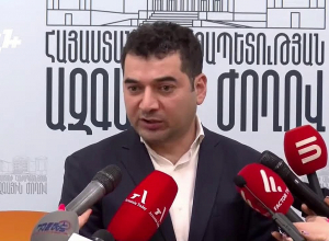 Հրաչյա Հակոբյանը հրաժարվեց պատասխանել «Հրապարակ» օրաթերթի լրագրողի հարցին