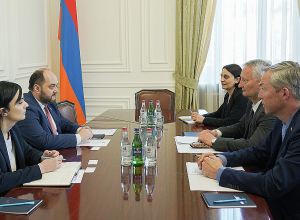 Араик Арутюнян принял чрезвычайного и полномочного посла Германии в РА Виктора Рихтера